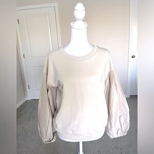 NWT Caractere Cream Puff Sleeve Top Size Small